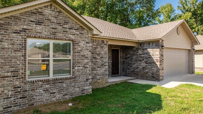 Building Photo - 18 Lilly Ann Cir