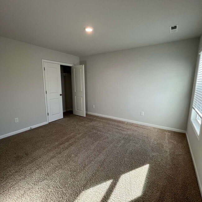 Building Photo - 106 Brody Way