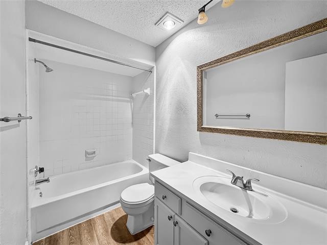 Building Photo - 8802 Deerwood Dr