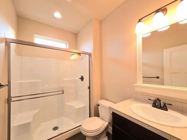 Building Photo - Large 3 bedroom, 3 bath newer build in sought after East Wenatchee neighborhood!