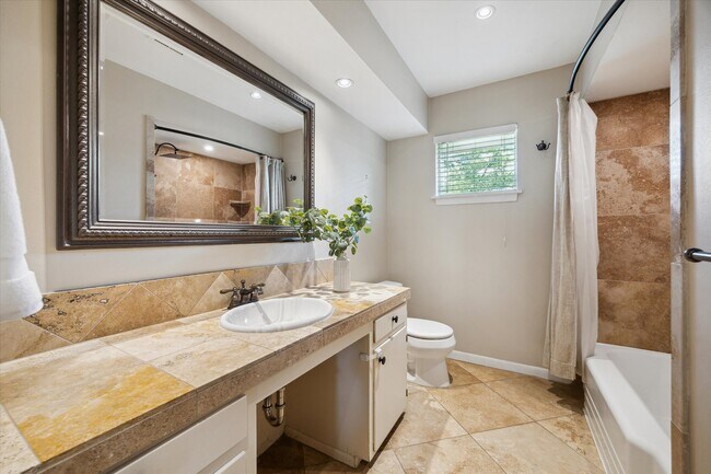 Building Photo - 9222 Bronco Dr