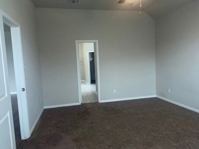 Building Photo - 3 BEDROOM, PLUS OFFICE, BELTON ISD