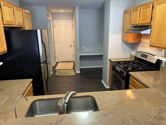 Building Photo - Knapps Corner Townhome available now. Forest Hills Schools