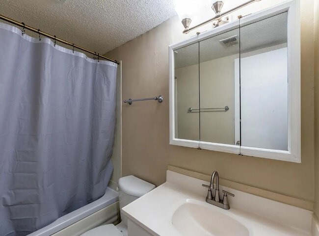 Building Photo - Modern 2BR Condo at Pembroke Gardens – Balcony, Pool Access & Utilities