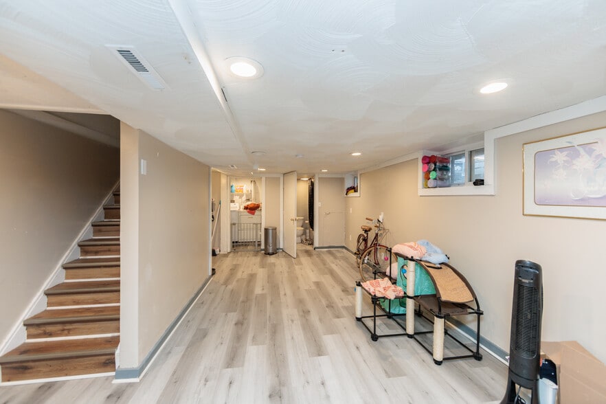 Building Photo - 1446 Hopkins Ave