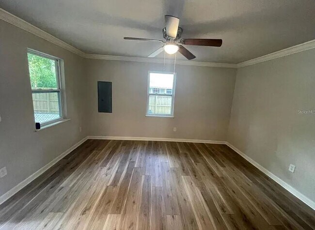 Building Photo - Spacious 3 Bed, 2 Bath Home with Workshop ...