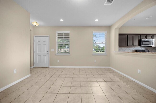 Building Photo - 2880 Donnell Dr