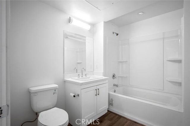 Building Photo - 10657 Moorpark St