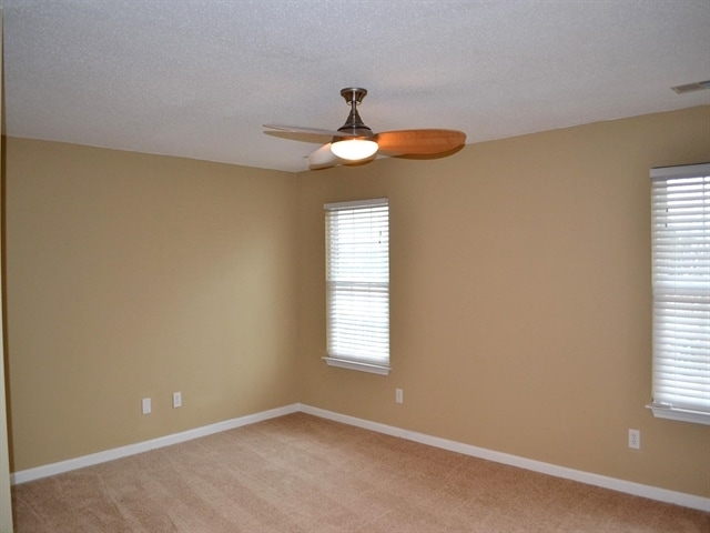 Building Photo - 200 Crossview Dr