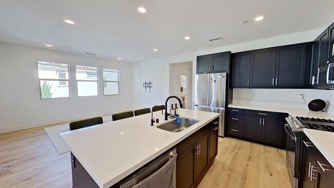 Building Photo - 574 S Motif St