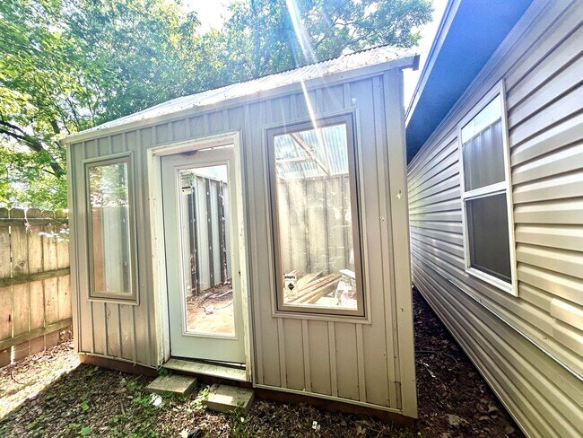 Building Photo - Updated 3 Bed / 2 Bath home with Single Car Garage in Farmington