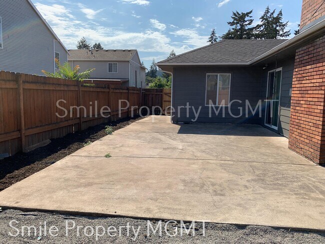 Building Photo - 2835 SE 122nd Ave