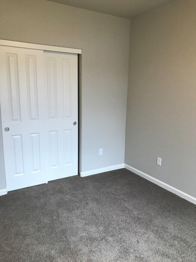 Building Photo - Single Level Home In NW Redmond Oregon