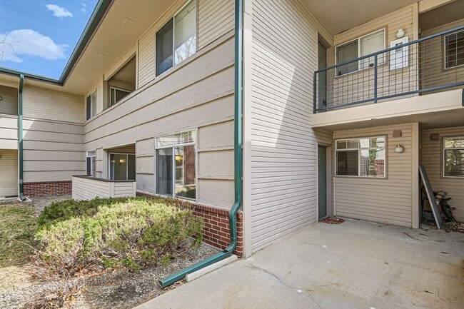 Building Photo - 2 Bed, 2 bath in Quiet Community. New HVAC, New Flooring. Community pool and clubhouse access. MO...
