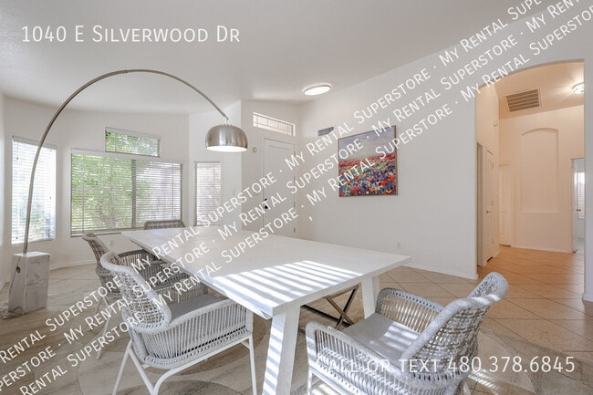 Building Photo - 1040 E Silverwood Dr