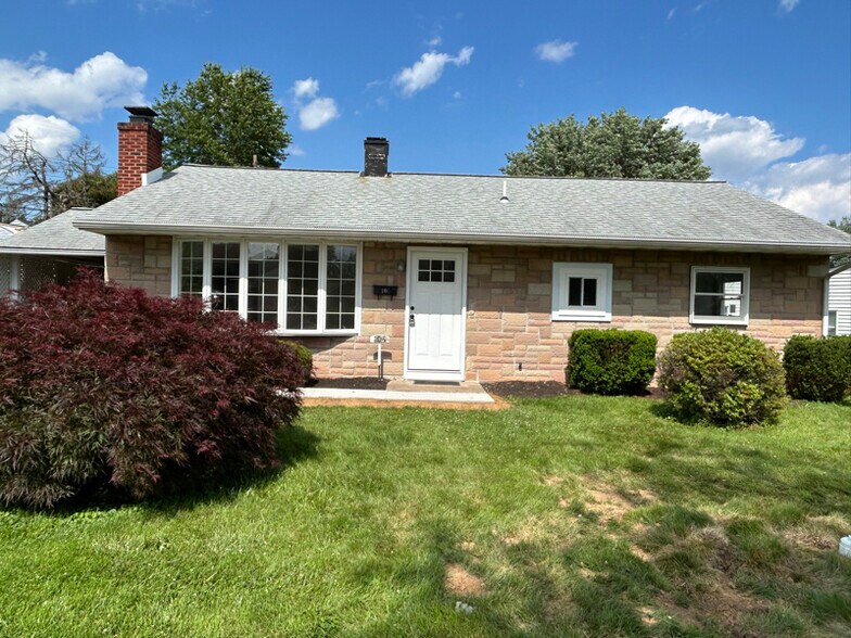 Building Photo - 104 Elmwood Rd