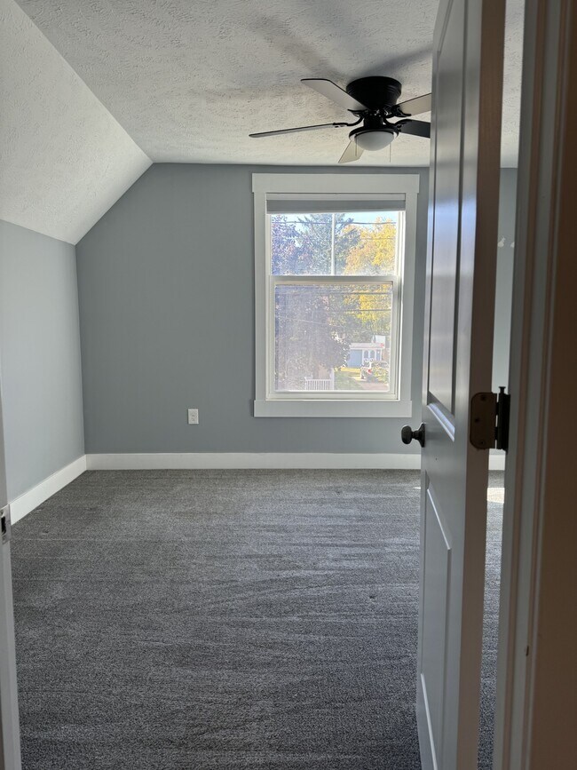 Building Photo - 454 Diamond Ave NE
