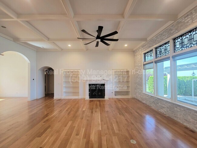 Building Photo - 1644 Naples Ln