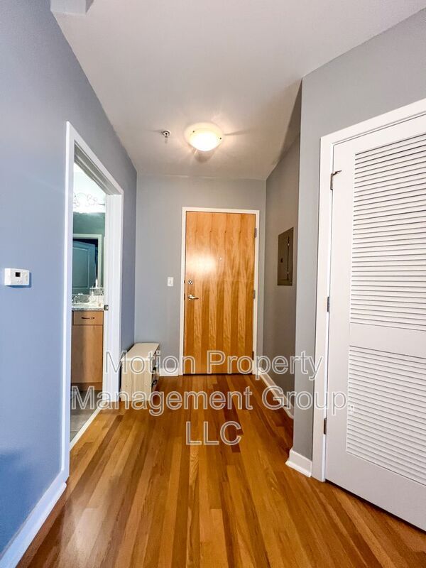 Building Photo - 400 Peachtree St
