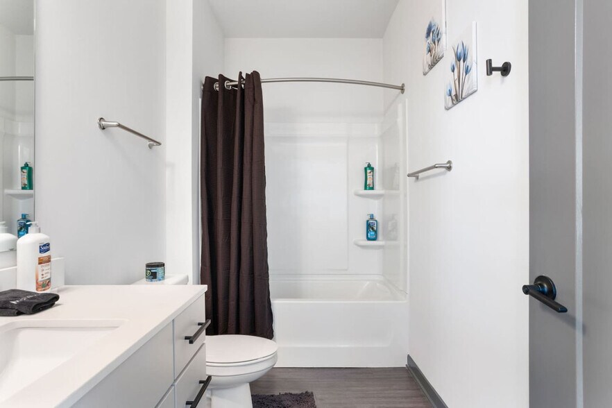 Building Photo - 6105 N Rural St