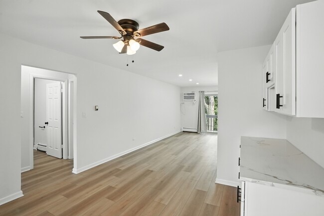 Building Photo - 8310 Woodland Dr