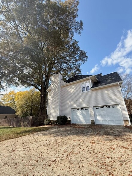 Building Photo - 1601 Willow Way