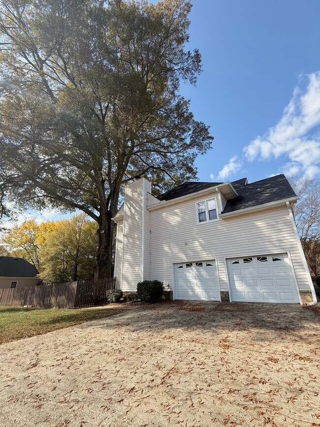 Building Photo - 1601 Willow Way