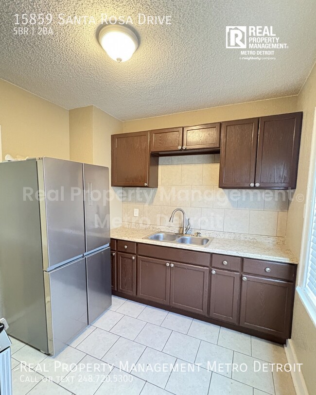 Building Photo - 15859 Santa Rosa Dr