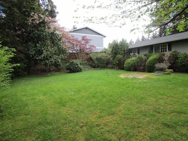 Building Photo - Lovely 3 Bedroom 1 Bath Home in Gig Harbor