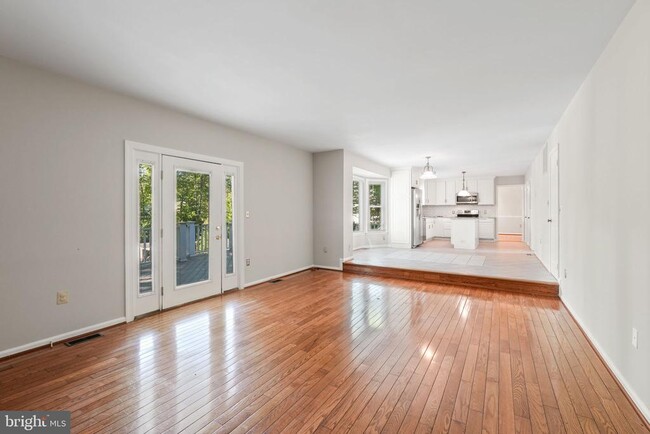 Building Photo - 10 Apple Blossom Ct