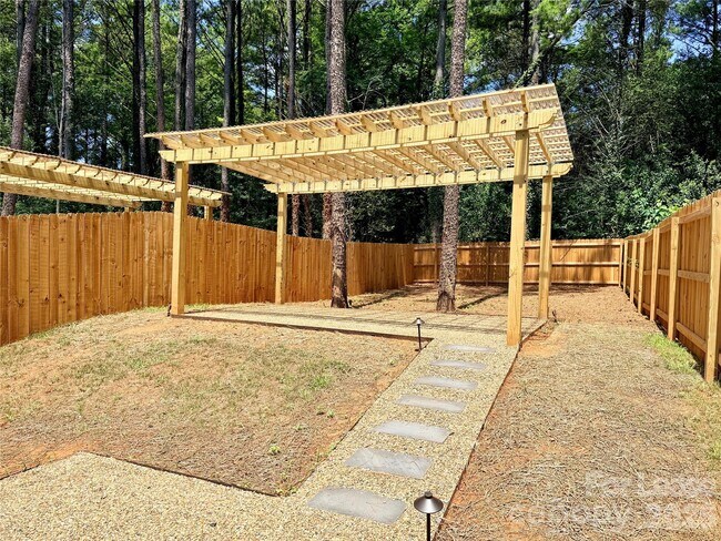 Building Photo - 525 N Linwood Ave