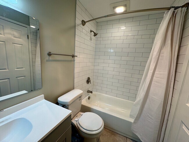 Building Photo - 390 Rencliffe Apartments