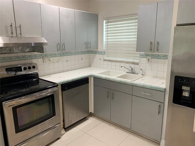 Building Photo - 14300 SW 105th Ave