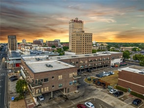 Building Photo - 330 Austin Ave