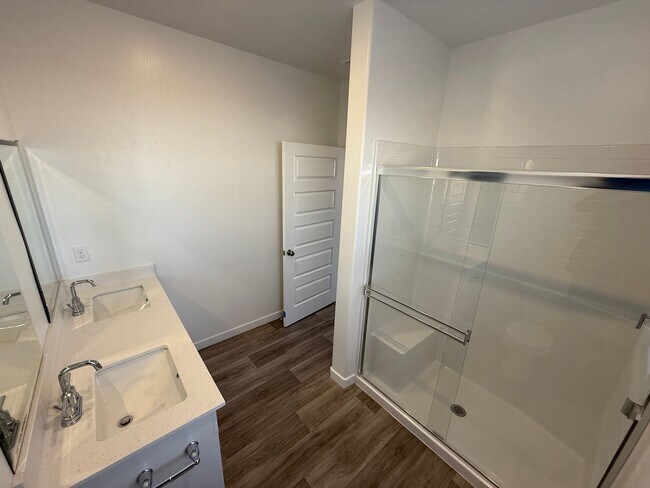 Building Photo - 7429 Sunshine Grv Dr