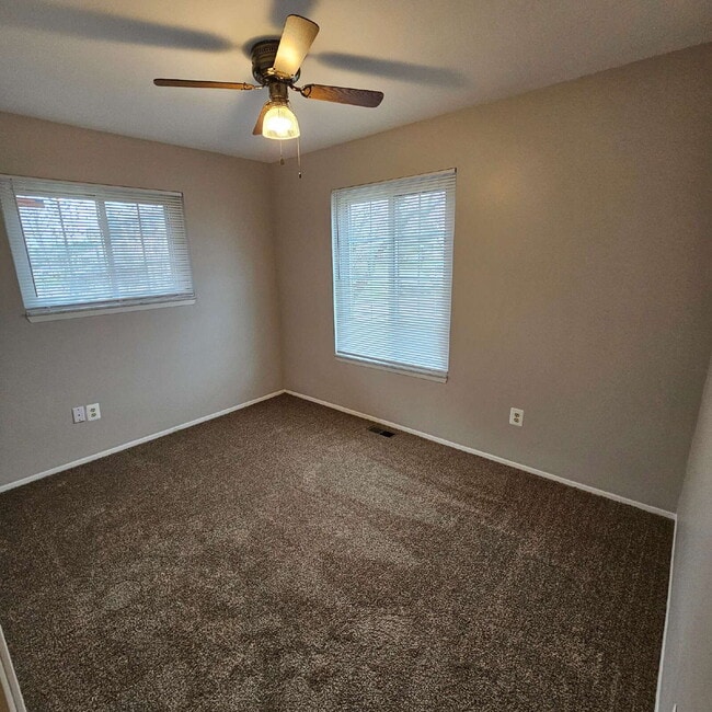 Building Photo - Updated 2 Bed Ranch Condo w/ Garage in Chesterfield, Prime Location