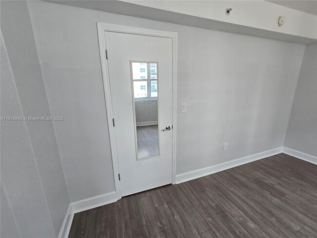 Building Photo - 7501 E Treasure Dr
