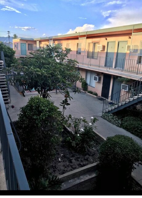 Building Photo - Saticoy St Apartments