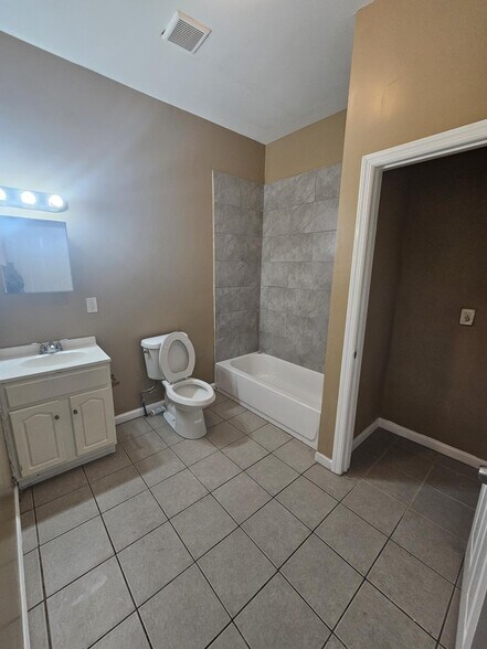 Master Bath - 31 Stuyvesant Ave