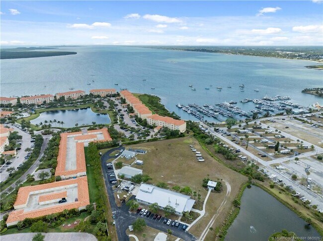 Building Photo - 34 Harbour Isle Dr W