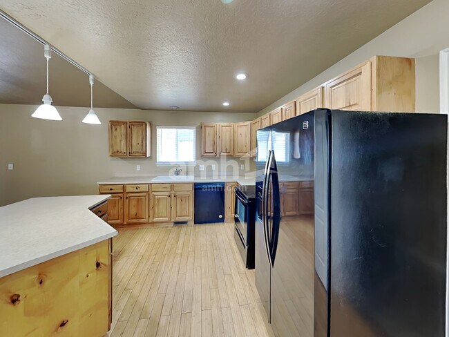 Building Photo - 3703 Lake Vista Dr