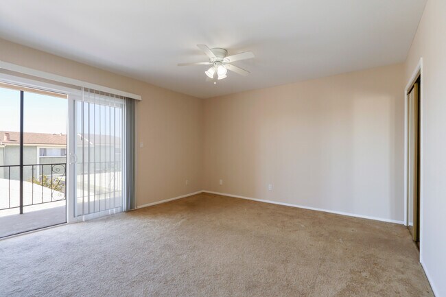 2nd bedroom - 2516 Voorhees Ave