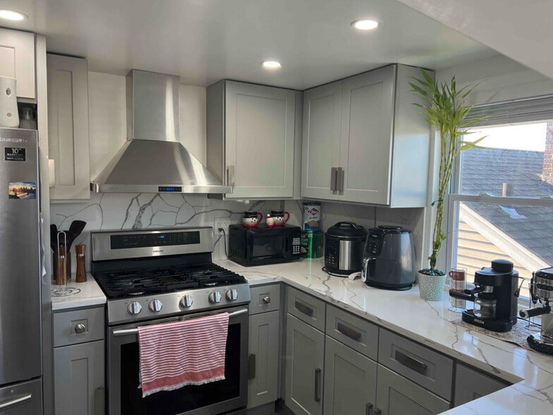 Primary Photo - 28 Linden Ave