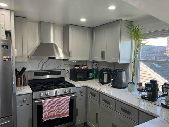 Building Photo - 28 Linden Ave