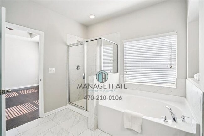 Building Photo - Move-in-ready 3 bedroom townhome in Duluth