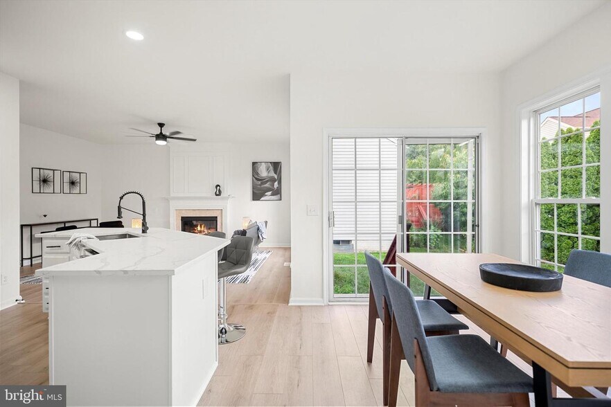 Building Photo - 12399 Brown Fox Way