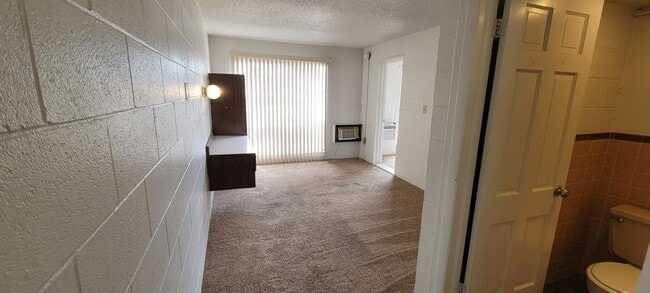 Building Photo - 112 E Cherry St