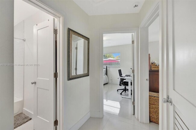 Building Photo - 1504 SW 6th Ave