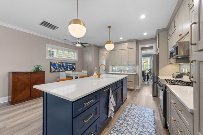 Building Photo - Charming Craftsman Home in the Heart of Apex | Renovated Kitchen, Fenced Yard, Garage & Lawn Care...