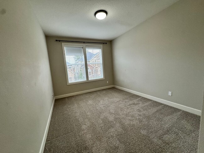 Building Photo - FOR RENT UNFURNISHED: Beautifully maintained 2015 Noyes-built home, 5 bed, 3 bath, 2 car garage w...